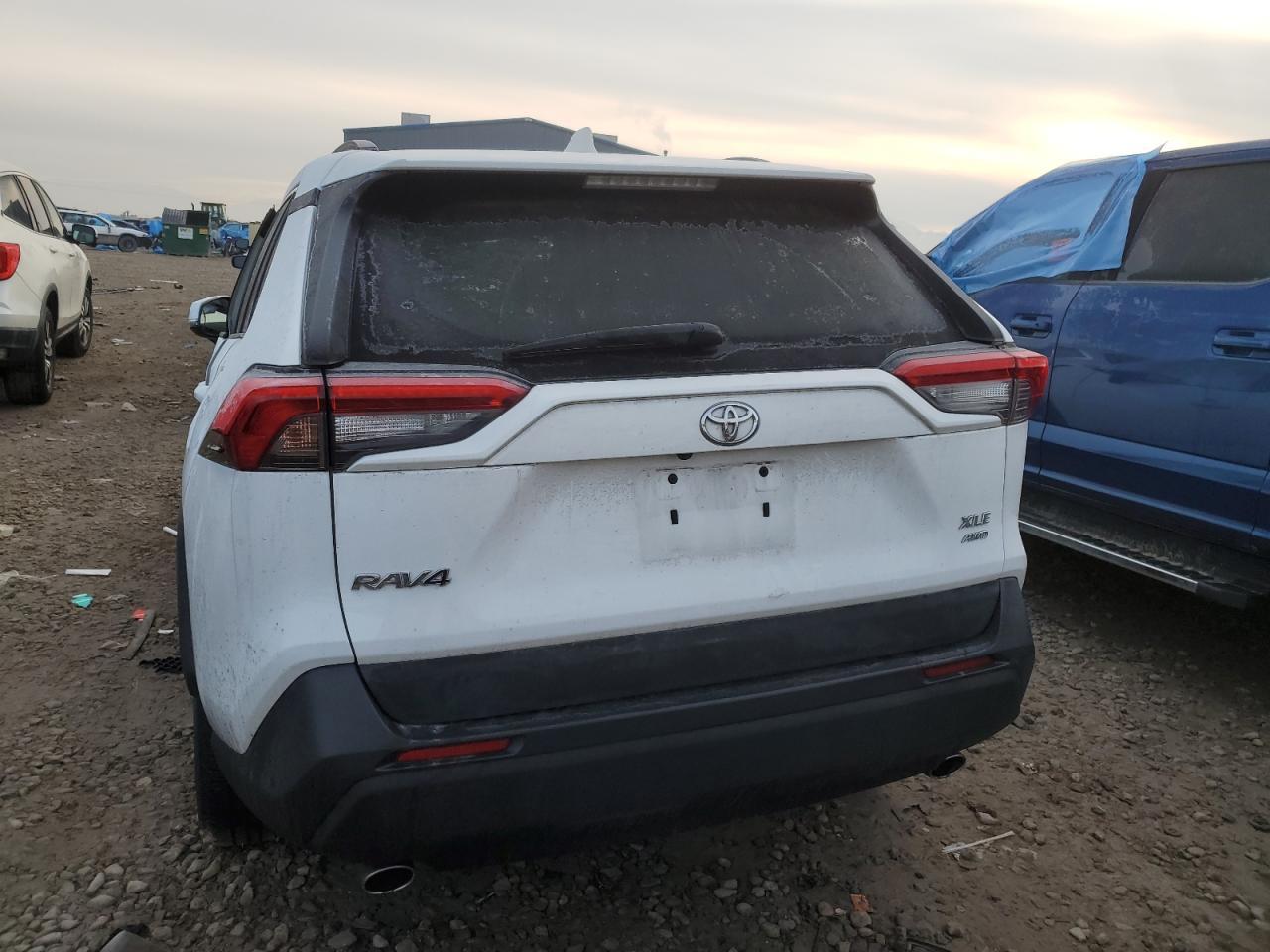 2020 TOYOTA RAV4 XLE - Фото 6