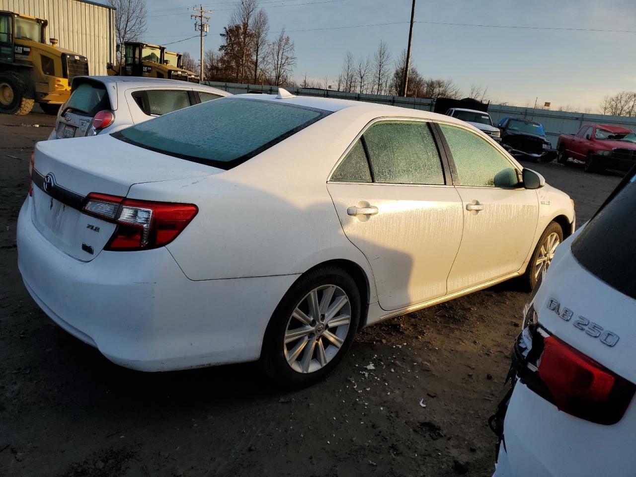 2012 TOYOTA CAMRY HYBR - Image 3