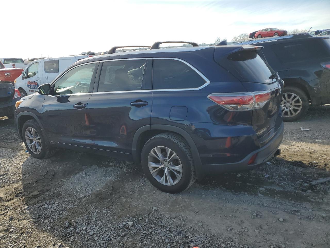 2015 TOYOTA HIGHLANDER - Фото 2
