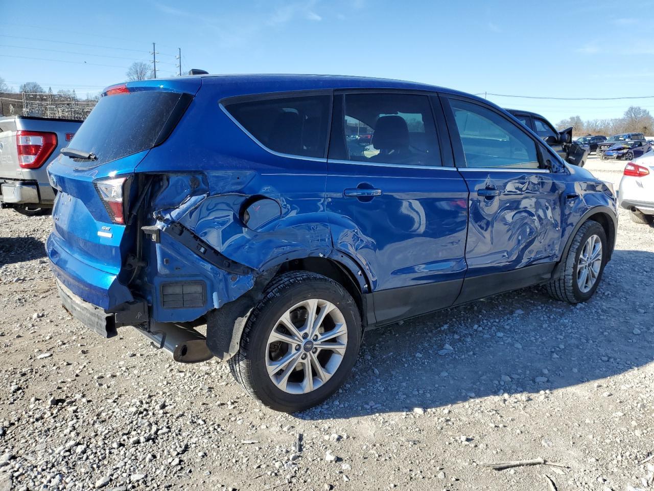 2017 FORD ESCAPE SE - Image 3