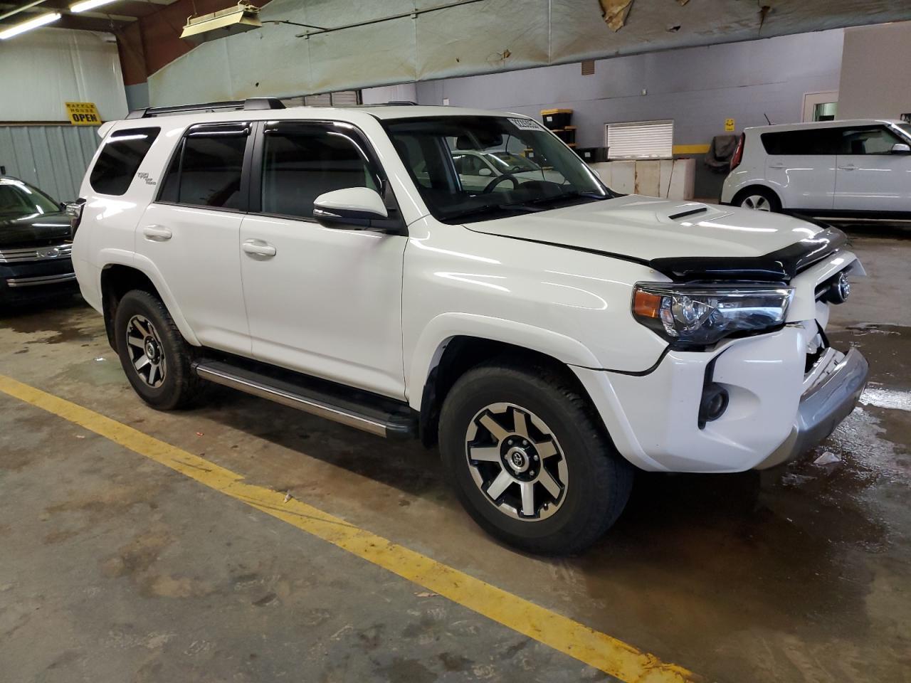 2020 TOYOTA 4RUNNER SR - Фото 4