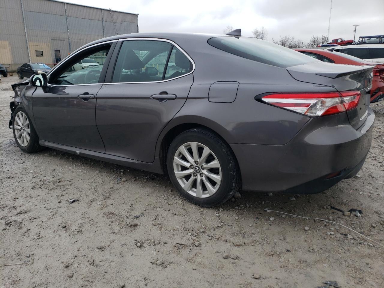 2019 TOYOTA CAMRY L - Фото 2