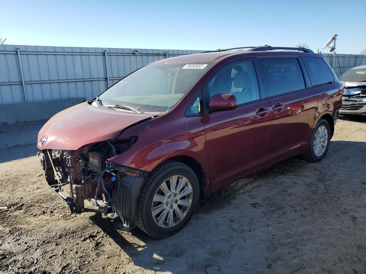 2015 TOYOTA SIENNA LE