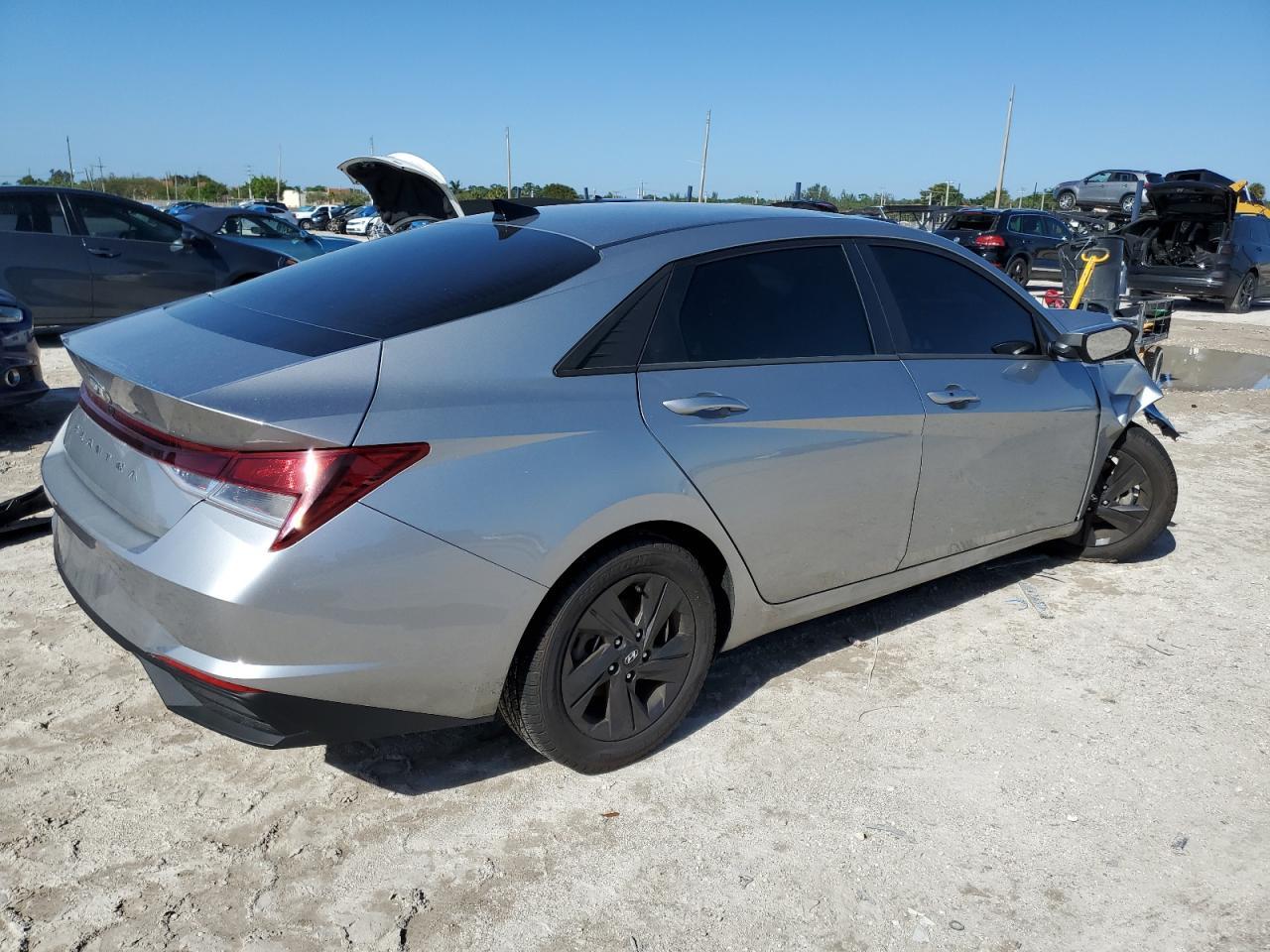 2023 HYUNDAI ELANTRA SE - Фото 3