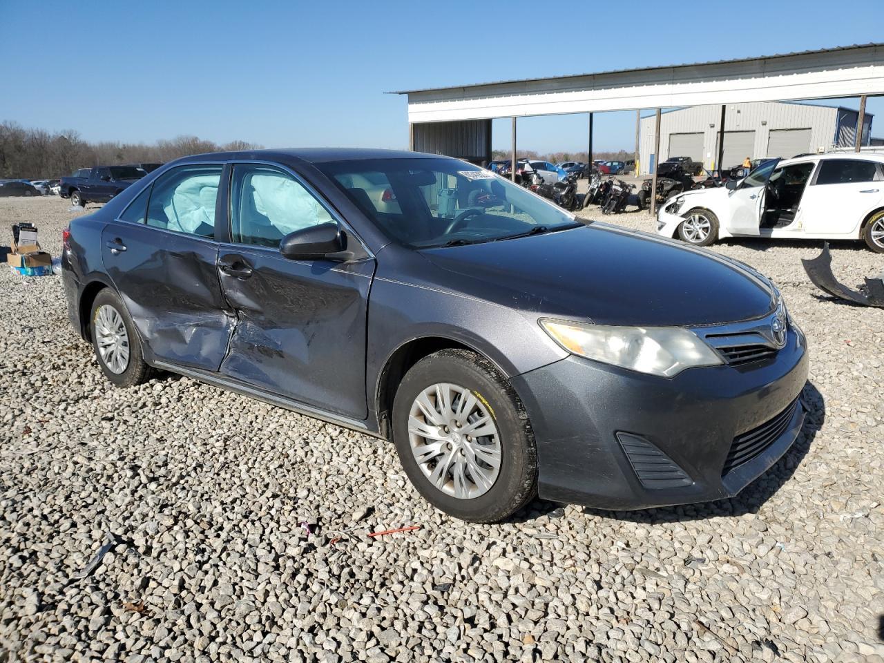 2014 TOYOTA CAMRY L - Image 4