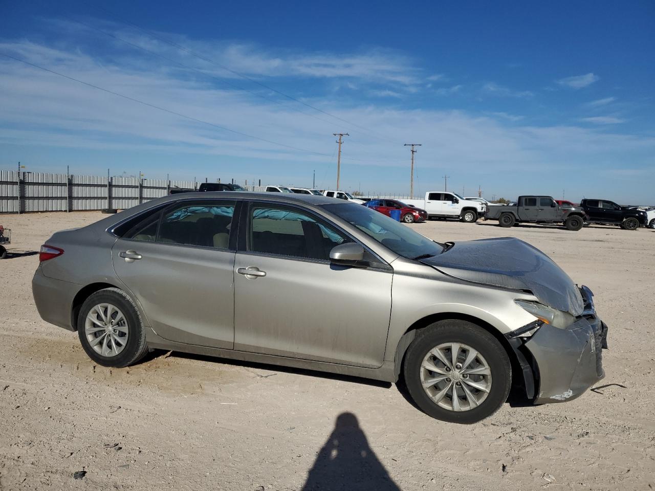 2016 TOYOTA CAMRY LE - Image 4