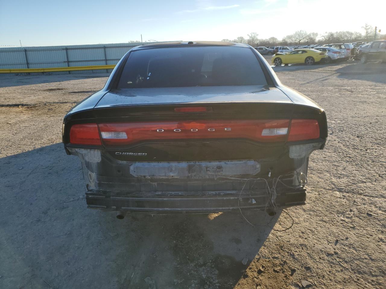 2014 DODGE CHARGER SE - Image 6