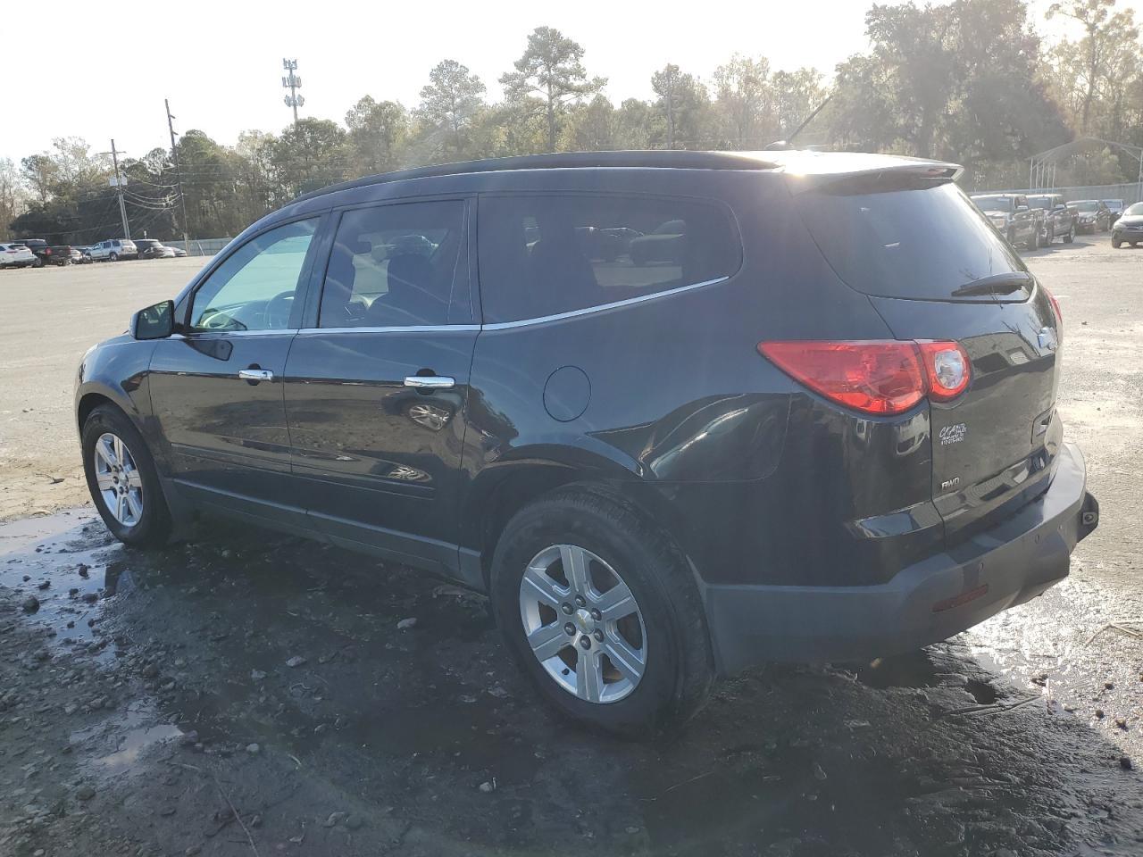 2012 CHEVROLET TRAVERSE L - Image 2