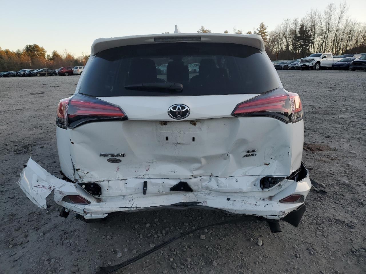 2018 TOYOTA RAV4 LE - Image 6