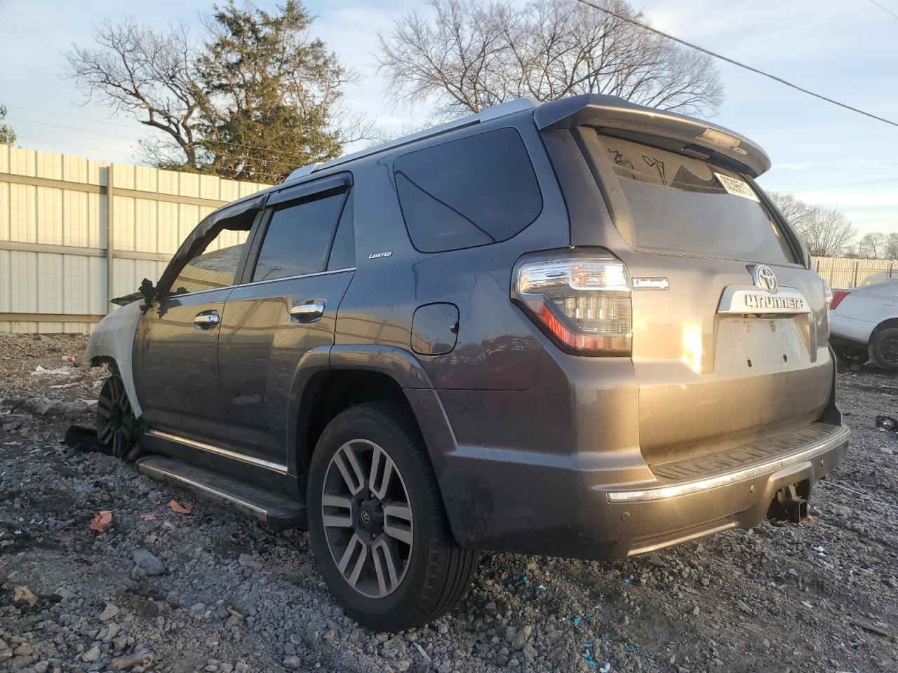 2019 TOYOTA 4RUNNER SR - Image 2