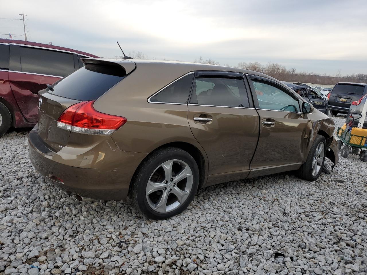 2011 TOYOTA VENZA - Image 3