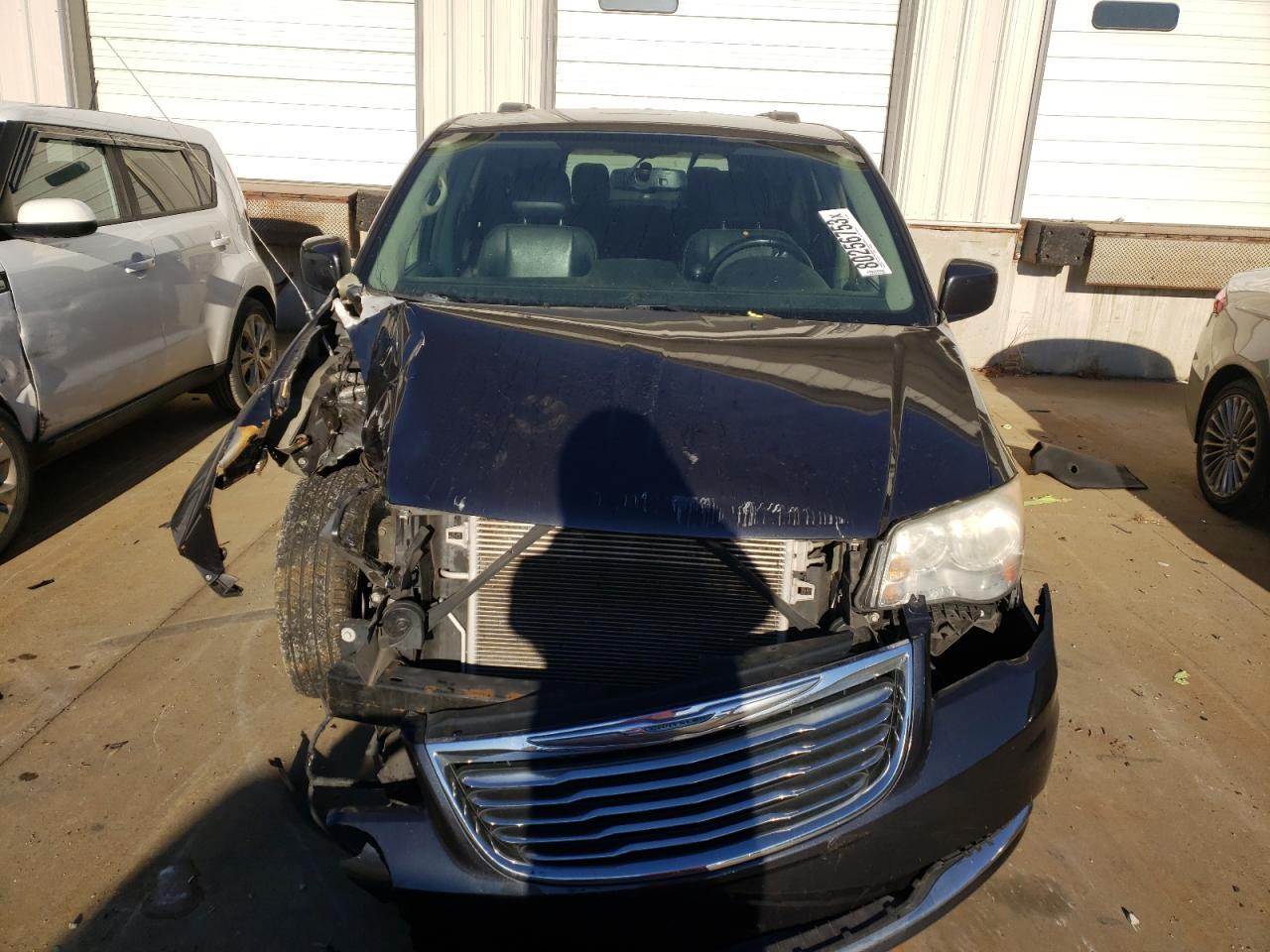 2014 CHRYSLER TOWN & COU - Image 5