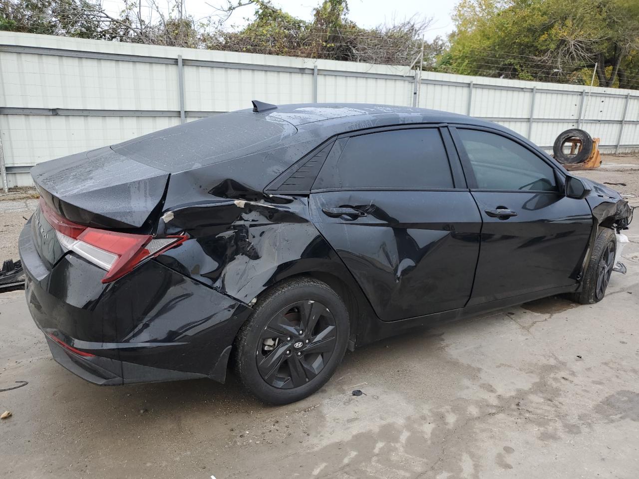 2023 HYUNDAI ELANTRA SE - Image 3