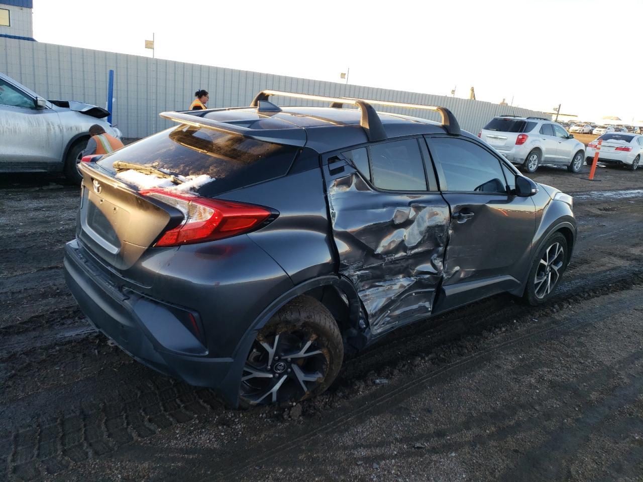 2018 TOYOTA C-HR XLE - Фото 3