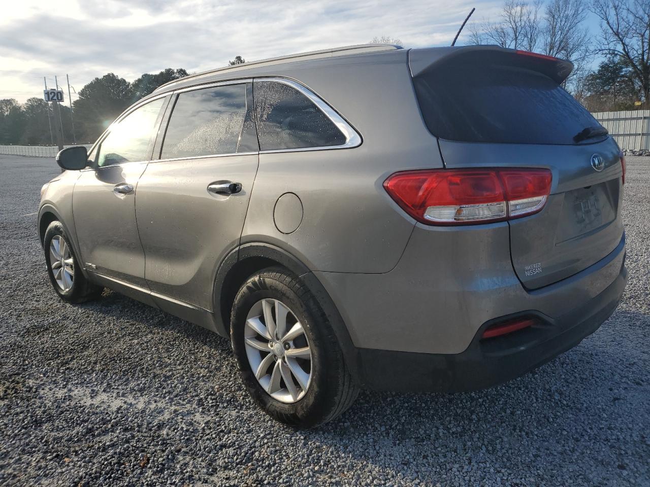2017 KIA SORENTO LX - Image 2