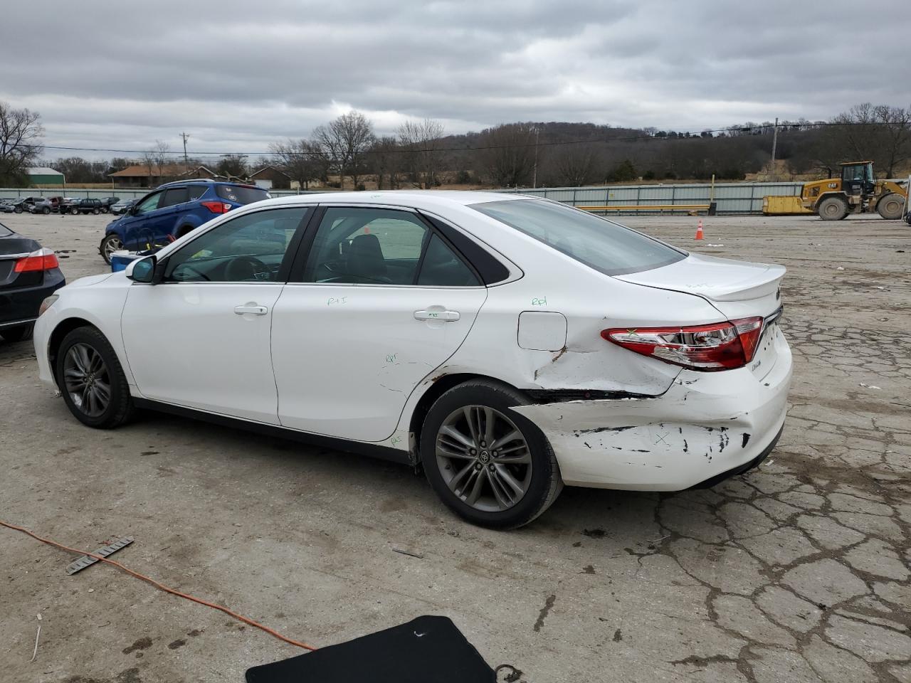 2016 TOYOTA CAMRY LE - Фото 2