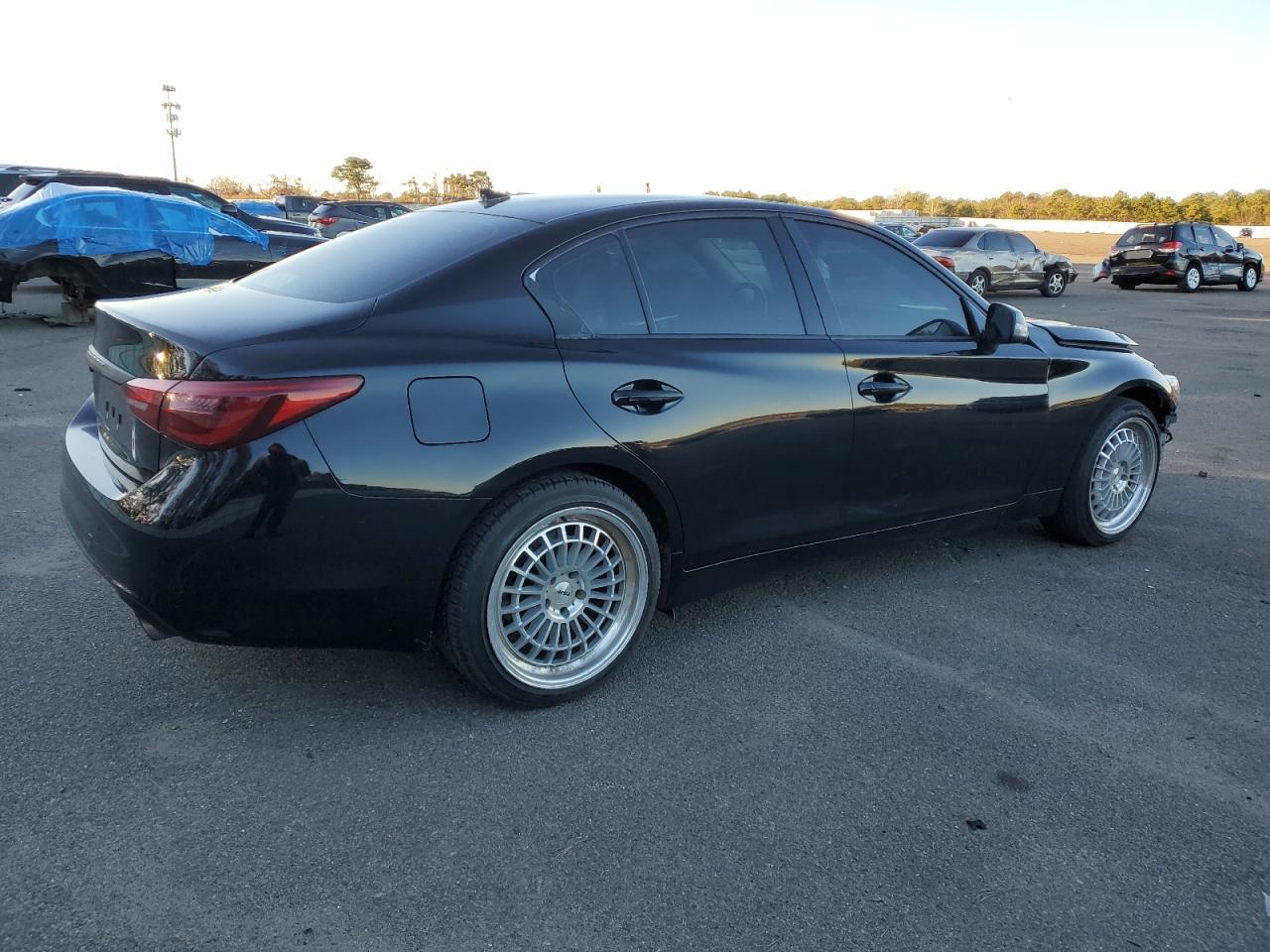 2018 INFINITI Q50 LUXE - Image 3