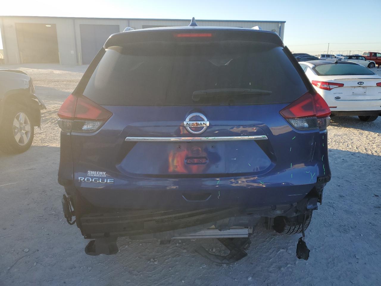 2018 NISSAN ROGUE S - Фото 6