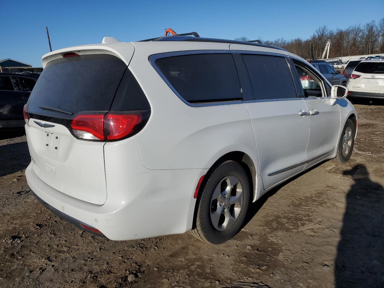 2017 CHRYSLER PACIFICA T - Image 3