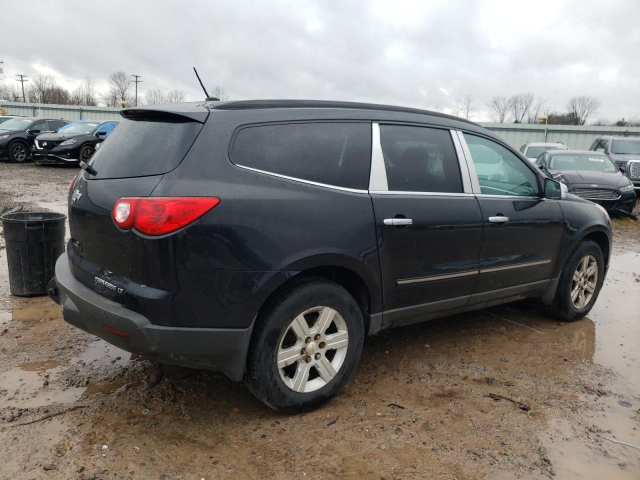 2011 CHEVROLET TRAVERSE L - Image 3