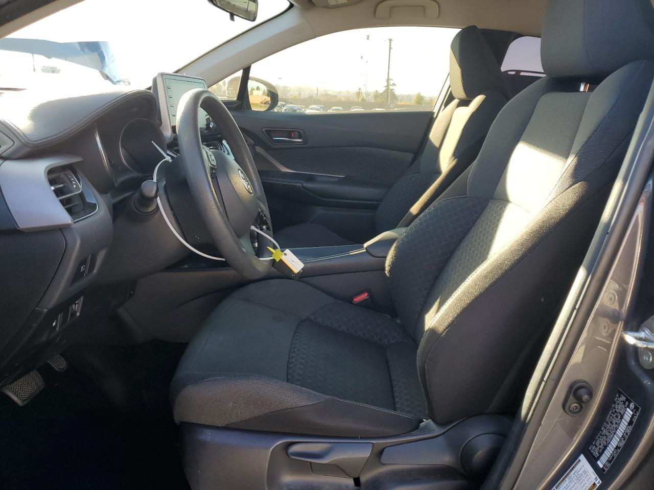 2021 TOYOTA C-HR XLE - Image 7