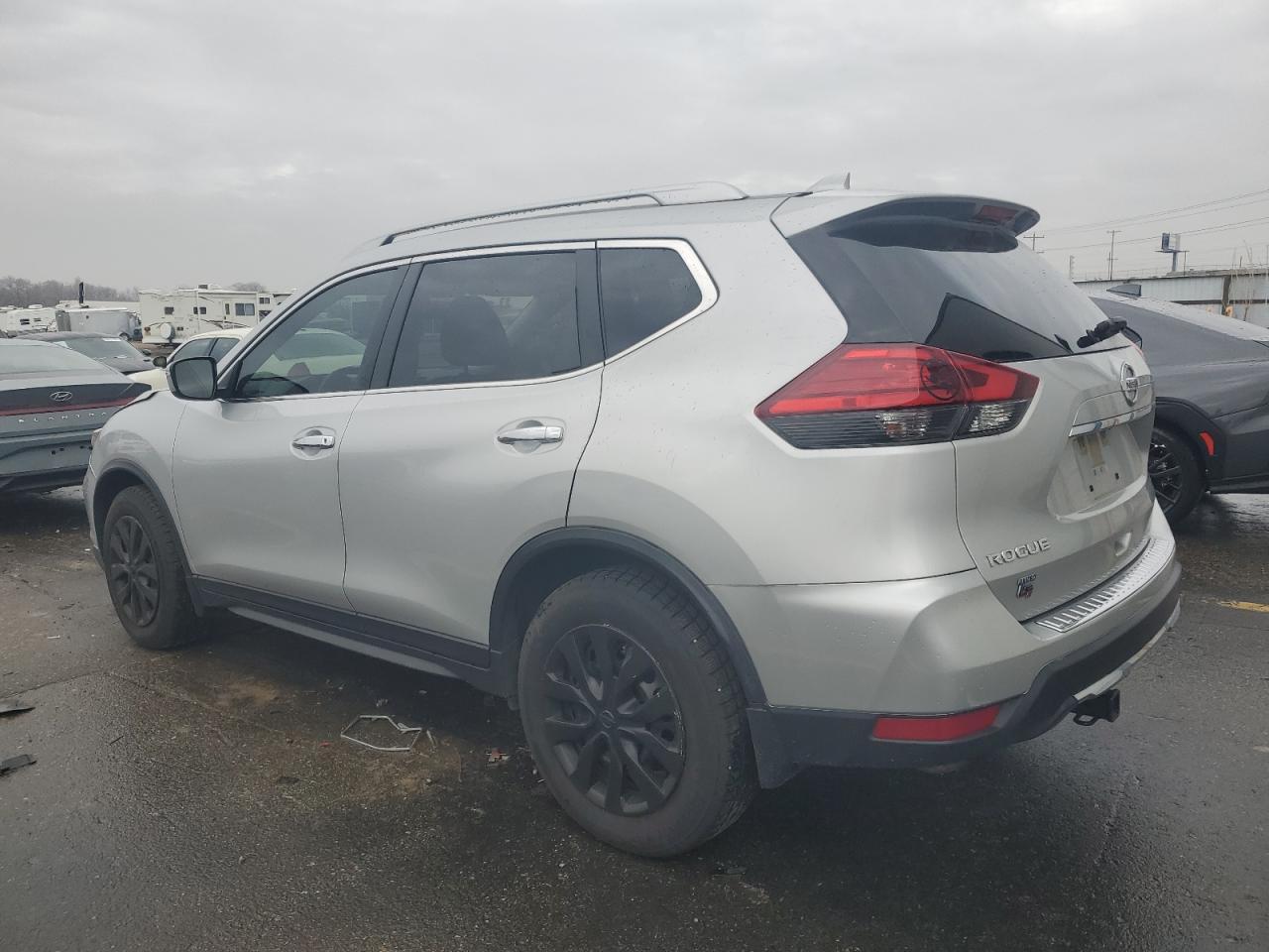 2017 NISSAN ROGUE S - Фото 2