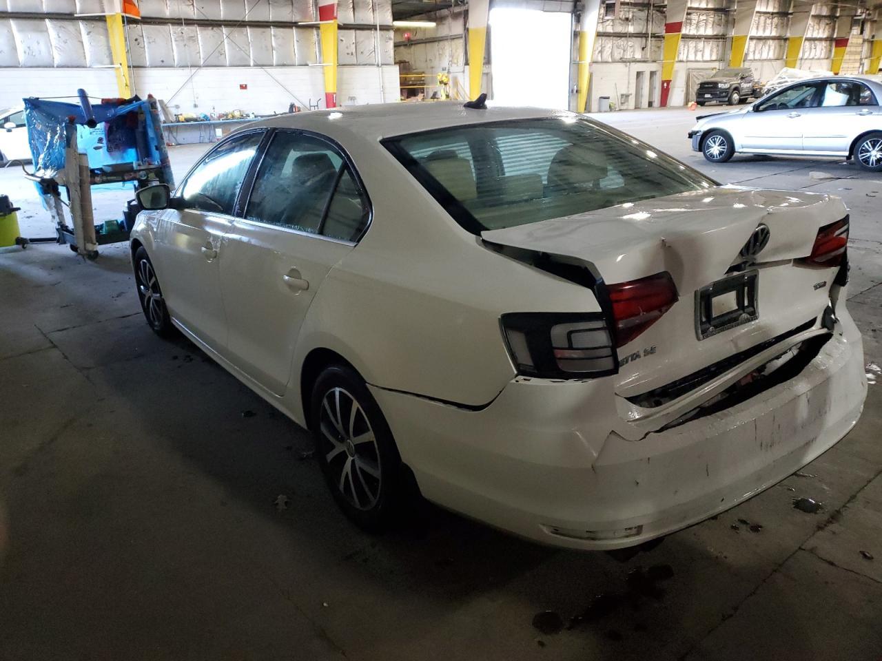 2017 VOLKSWAGEN JETTA SE - Image 2