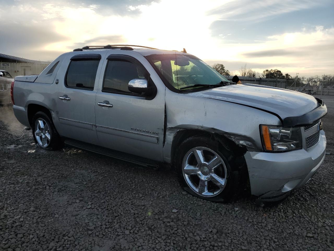 2013 CHEVROLET AVALANCHE - Фото 4