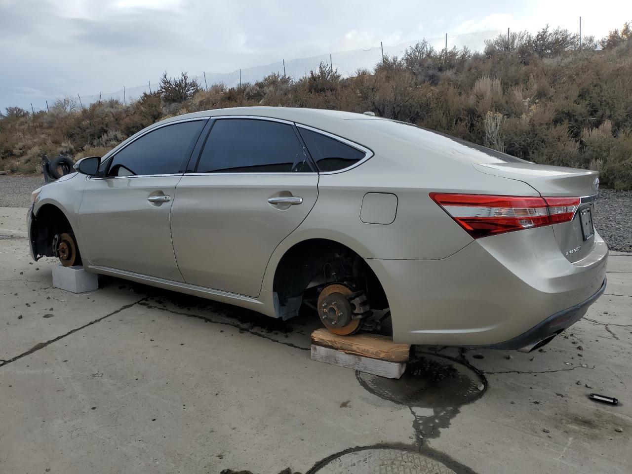2015 TOYOTA AVALON XLE - Image 2