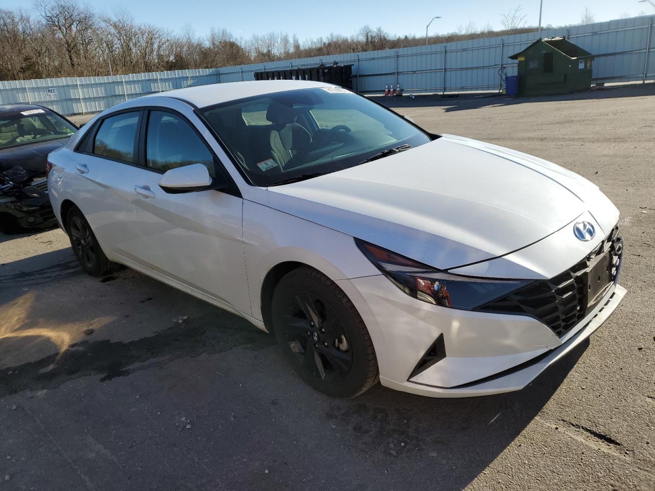 2022 HYUNDAI ELANTRA SE - Фото 4