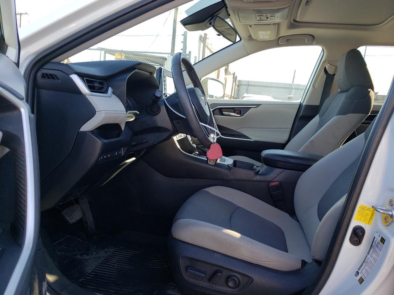 2020 TOYOTA RAV4 XLE - Фото 7