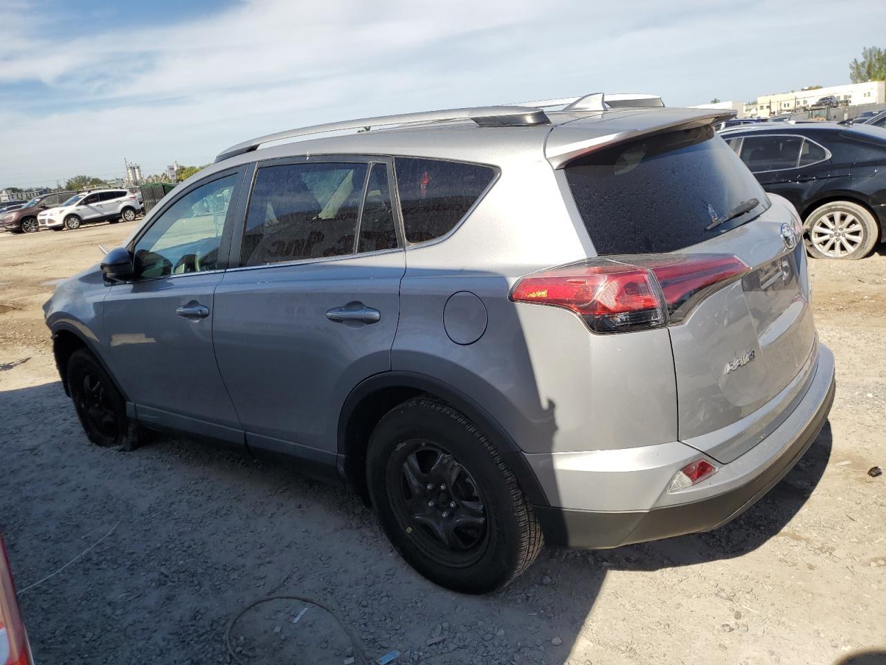 2016 TOYOTA RAV4 LE - Фото 2