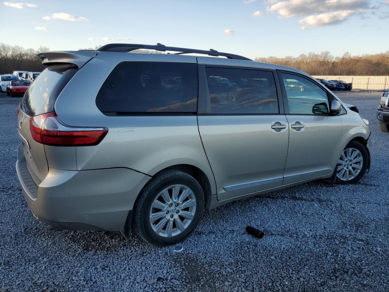 2015 TOYOTA SIENNA LE - Фото 3