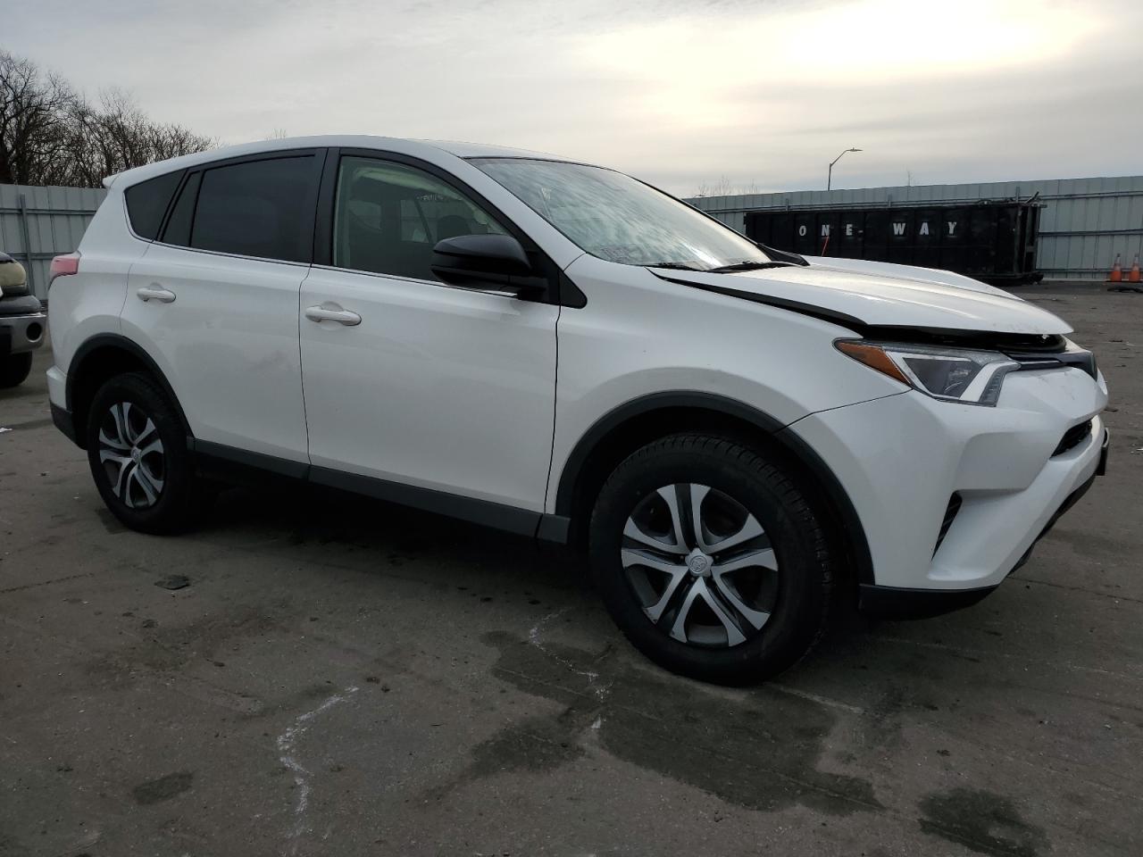 2018 TOYOTA RAV4 LE - Image 4