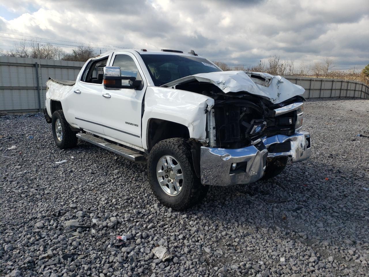 2017 CHEVROLET SILVERADO - Image 4