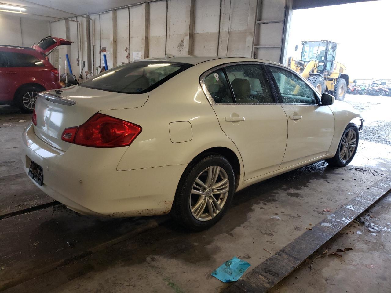 2012 INFINITI G37 - Image 3