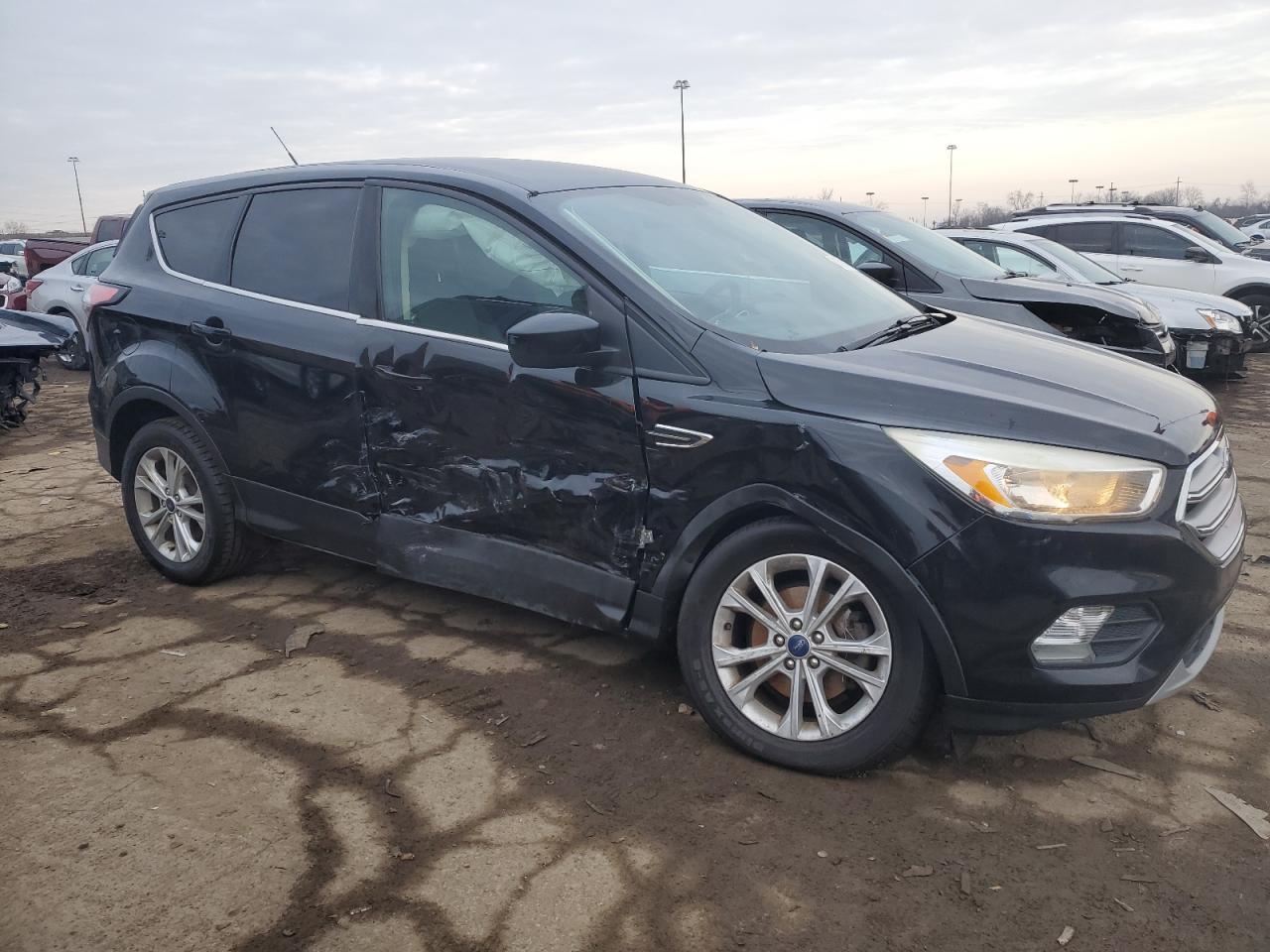 2017 FORD ESCAPE SE - Image 4