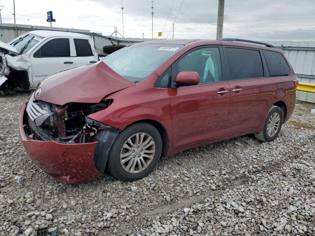 2017 TOYOTA SIENNA XLE car image