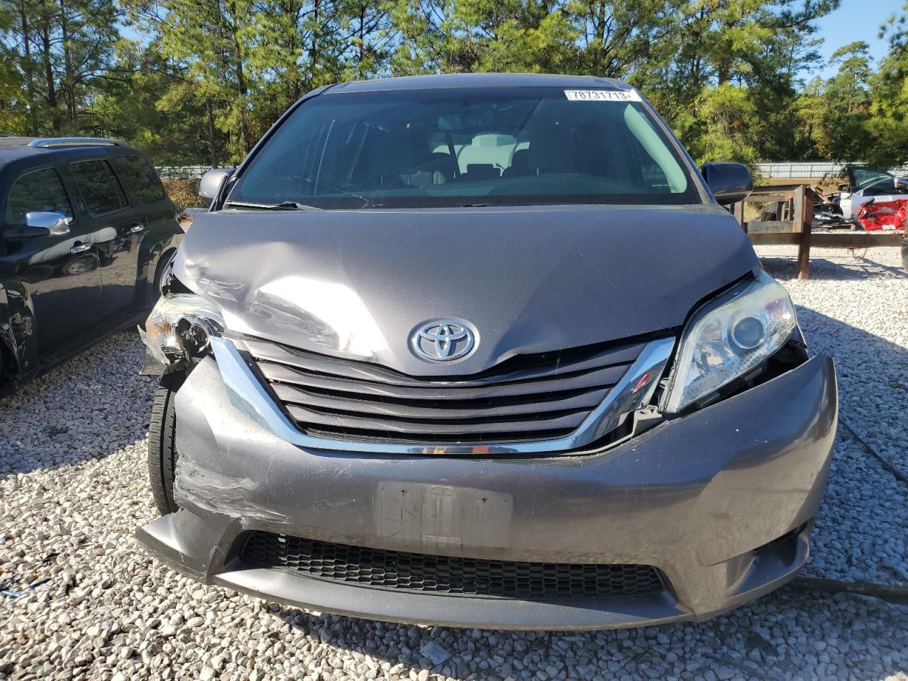 2015 TOYOTA SIENNA LE - Image 5