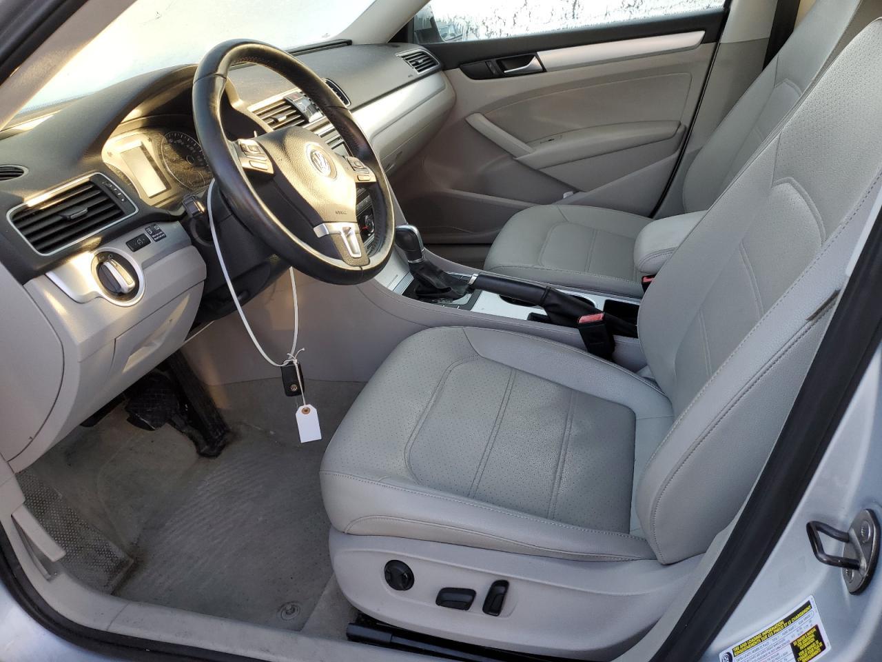 2013 VOLKSWAGEN PASSAT SE - Image 7
