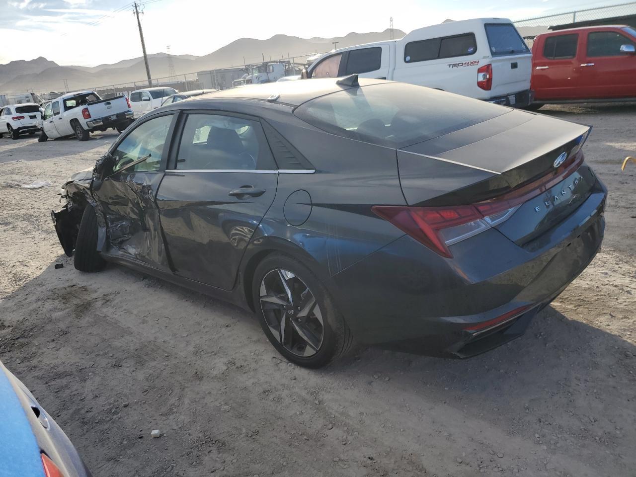 2022 HYUNDAI ELANTRA SE - Image 2