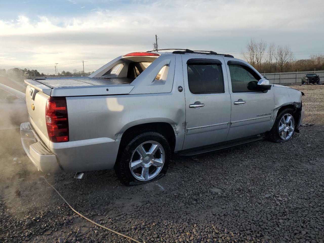 2013 CHEVROLET AVALANCHE - Фото 3