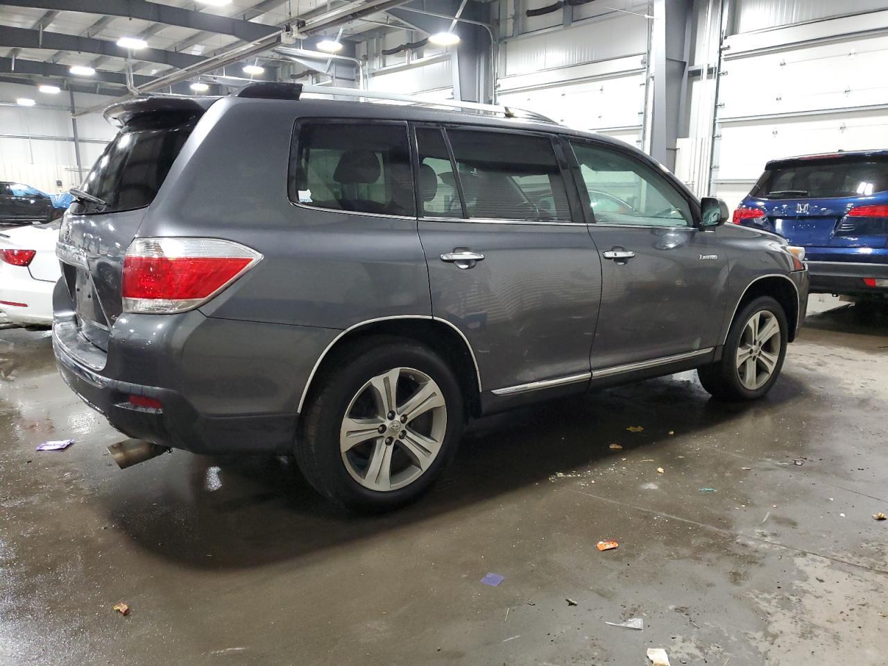2011 TOYOTA HIGHLANDER - Image 3