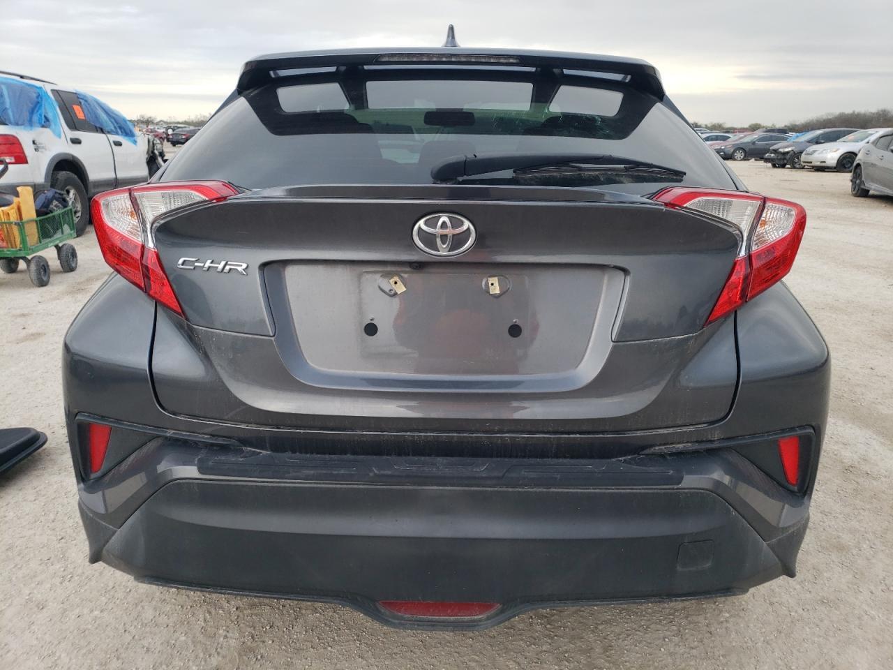2018 TOYOTA C-HR XLE - Image 6