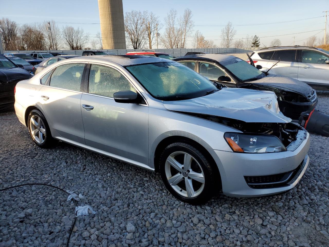 2013 VOLKSWAGEN PASSAT SE - Image 4