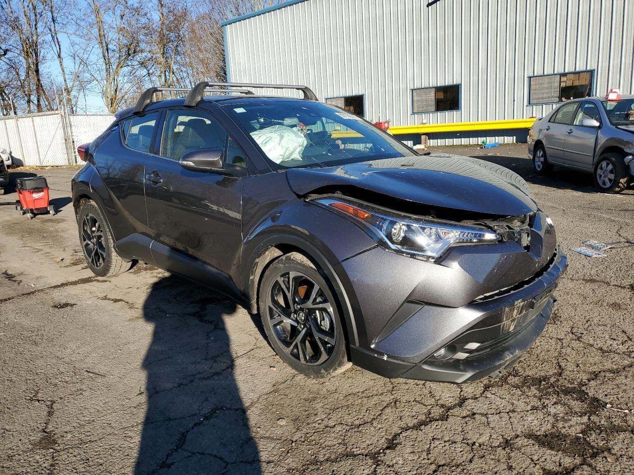 2019 TOYOTA C-HR XLE - Фото 4