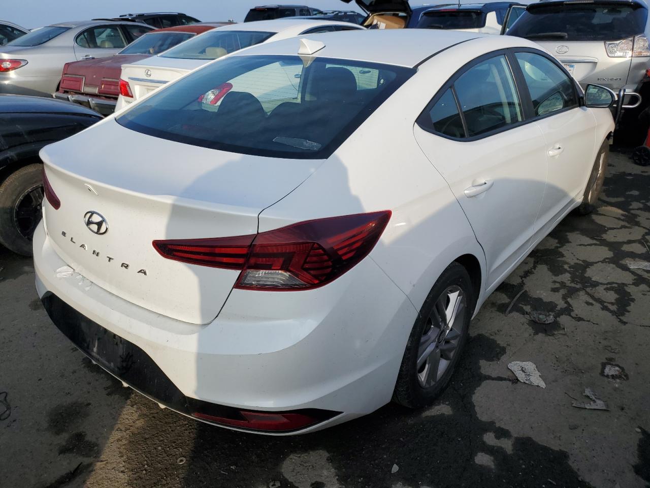 2019 HYUNDAI ELANTRA SE - Фото 3