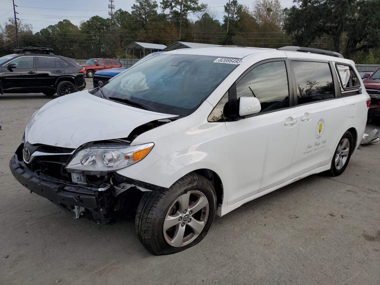 2018 TOYOTA SIENNA LE car image