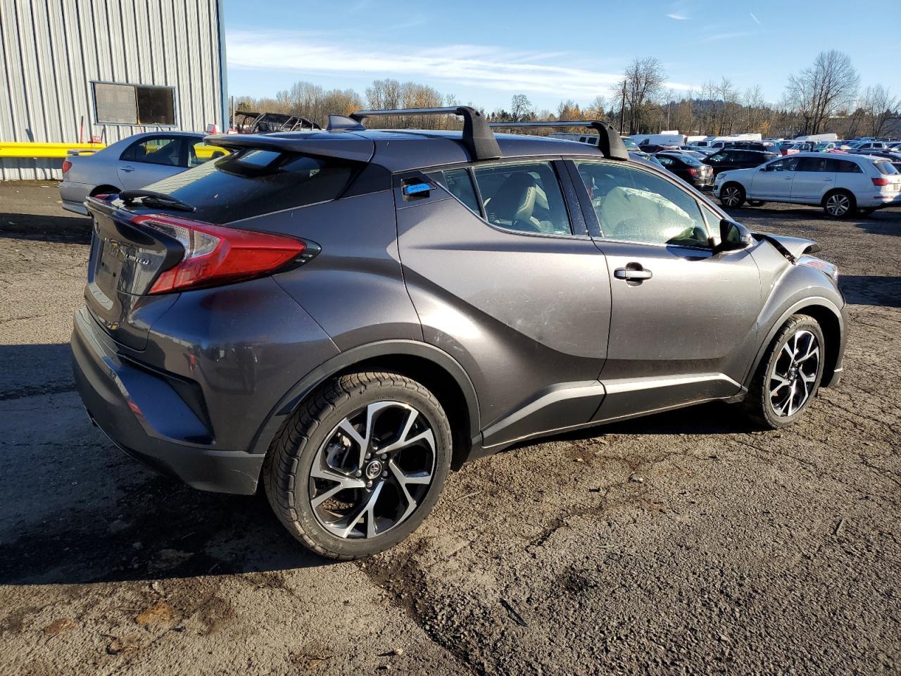2019 TOYOTA C-HR XLE - Фото 3