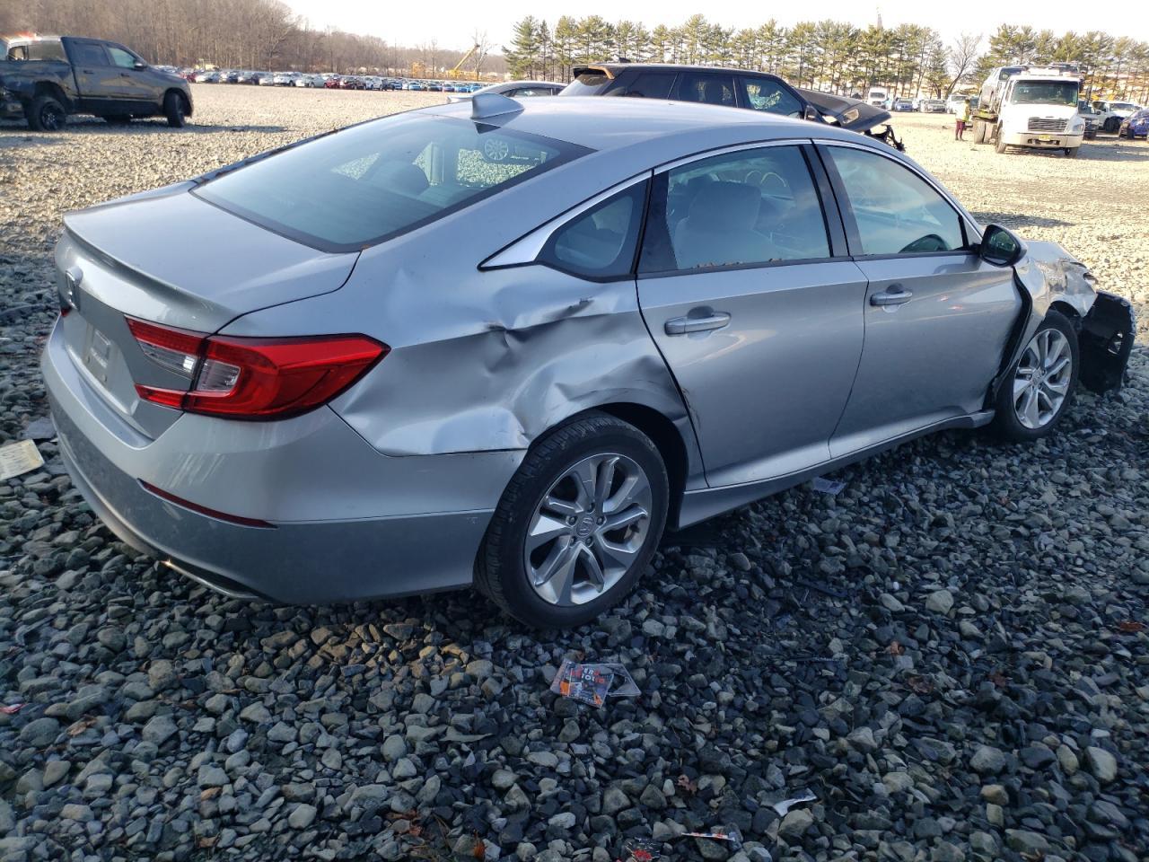 2018 HONDA ACCORD LX - Image 3